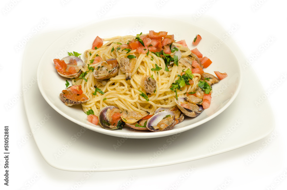 Spaghetti vongole e pomodoro fresco