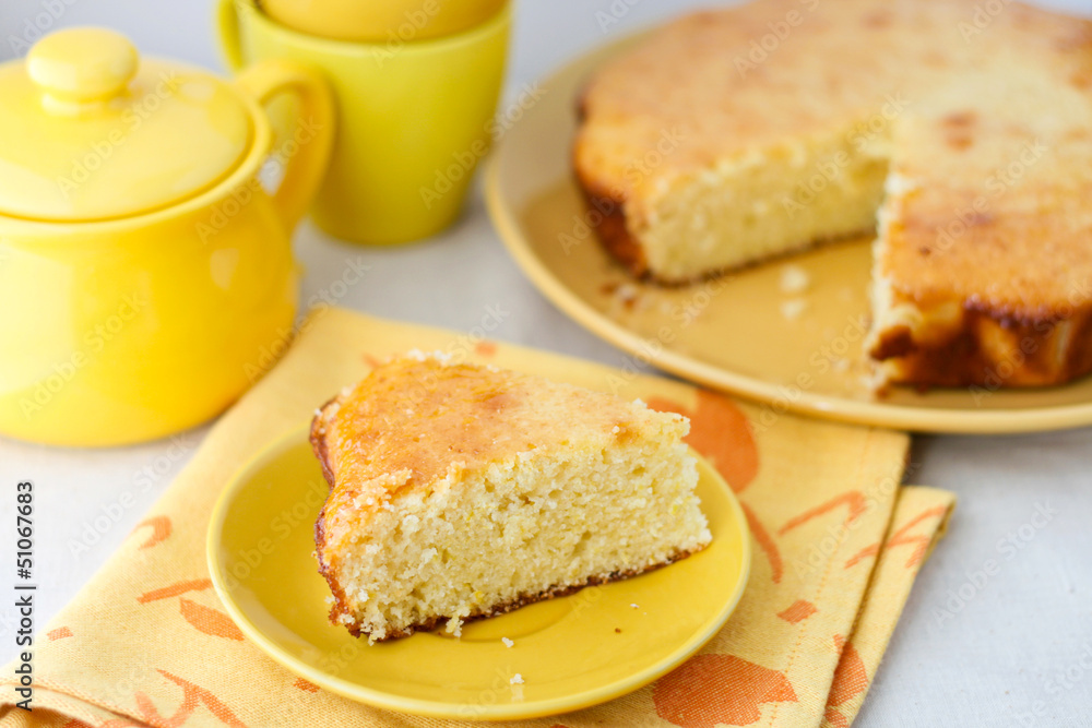 Lemon drizzle cake