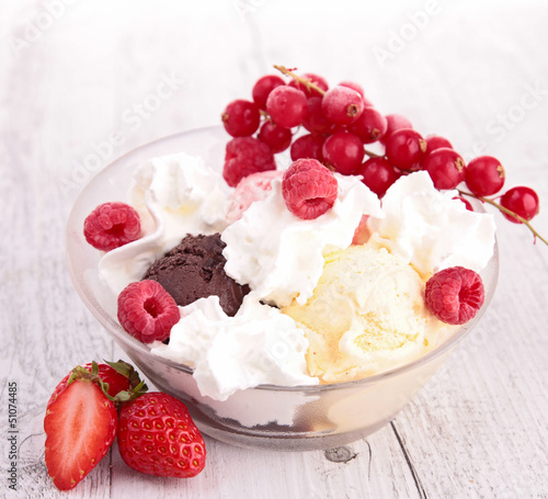 ice cream and berries fruits