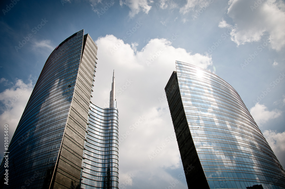 Fototapeta premium Wieżowiec w Mediolanie