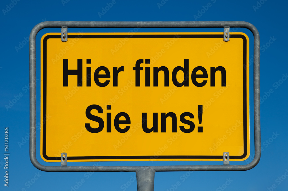 Ortsschild mit blauem Himmel HIER FINDEN SIE UNS! Ortsschild mit blauem Himmel HIER FINDEN SIE UNS!