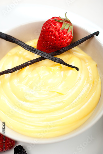 Fotografia, Obraz custard vanilla pastry cream and berries