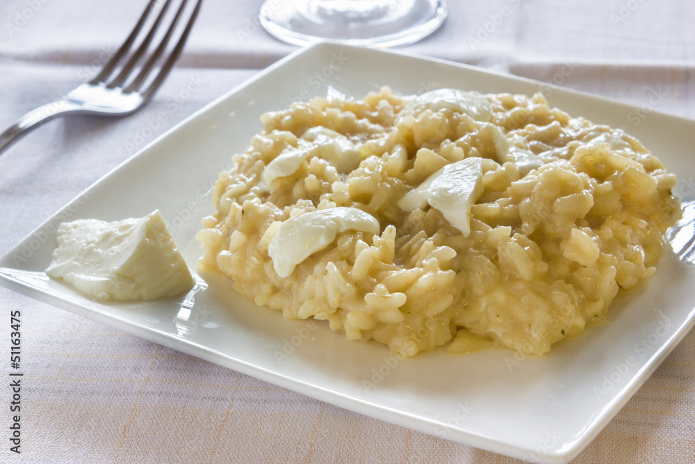 Risotto with shallots and soft cheese