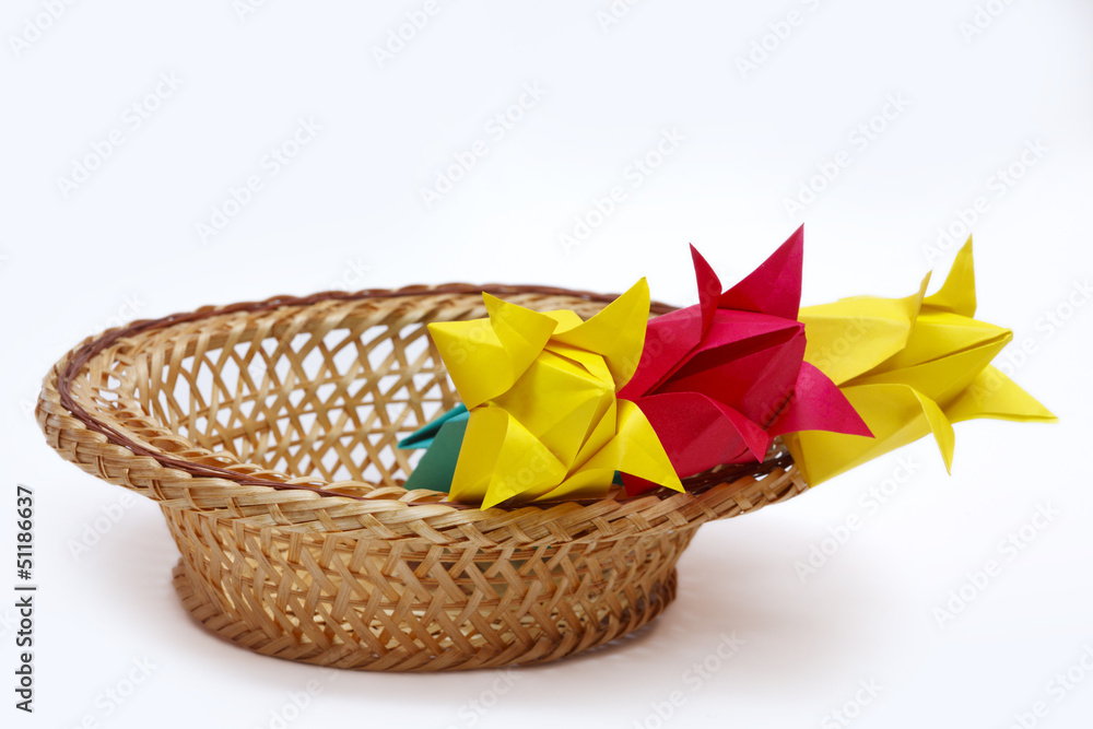 Obraz premium paper flowers in a basket