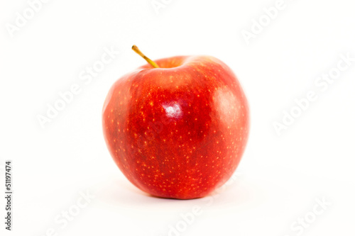 сочное спелое красное яблоко