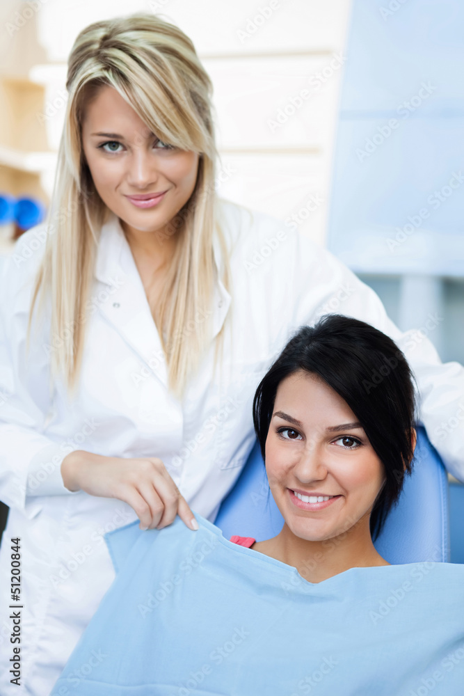 Fototapeta premium Cheerful dentists assistant with patient