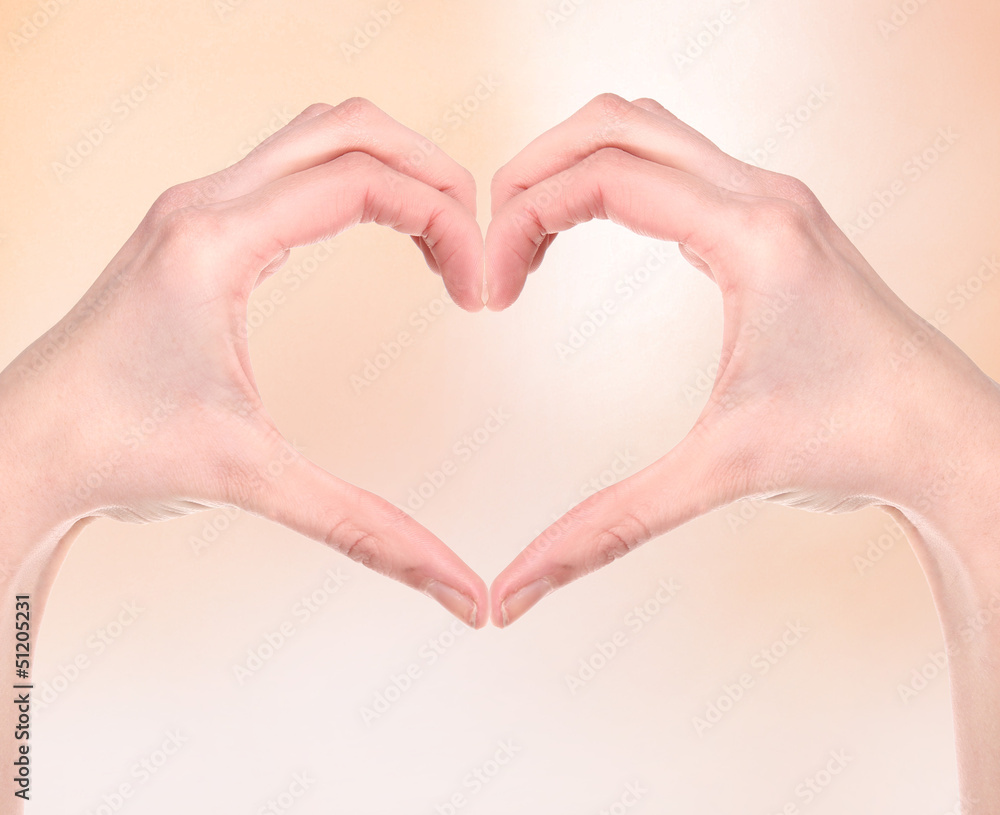 Obraz premium Woman hand making sign Heart