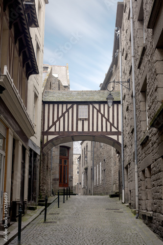 Maison suspendue dans une ruelle de Saint-Malo - France