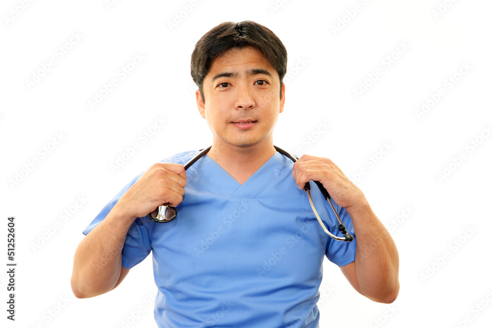 診療中の笑顔の医師 診療中の笑顔の医師