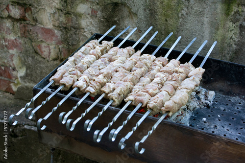 Schaschlikspieße am Grill photo