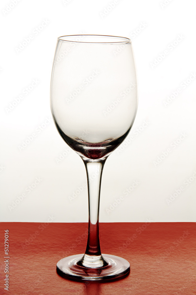 Fototapeta premium wine glasses on a colored background.