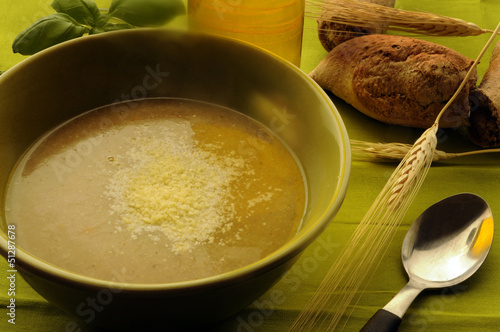 Sopa crema de pollo Cream of chicken soup 치킨 수프의 크림
