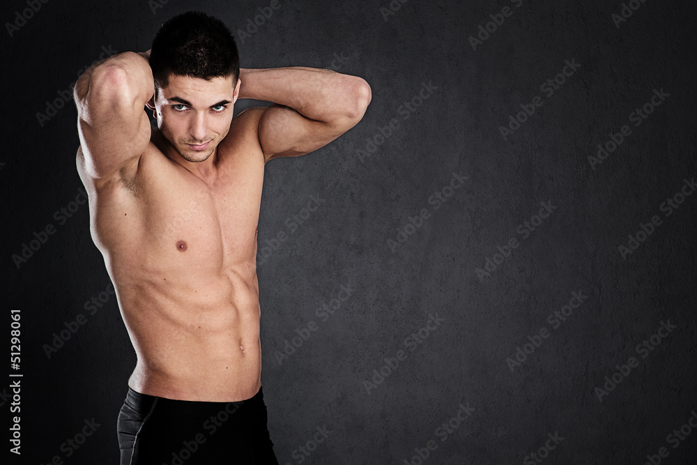Fototapeta premium Seksowny muskularny mężczyzna