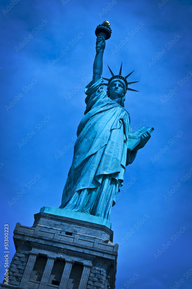 Fototapeta premium Statua Wolności nocą, Nowy Jork, USA
