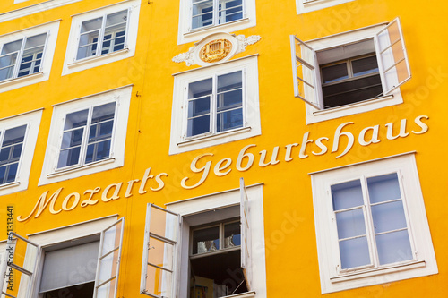 Obraz na płótnie Birthplace of Wolfgang Amadeus Mozart in Salzburg, Austria w salonie