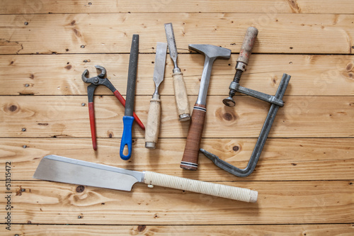 Handwerkszeug auf Parkett