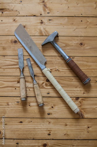 Handwerkzeug auf Parkett