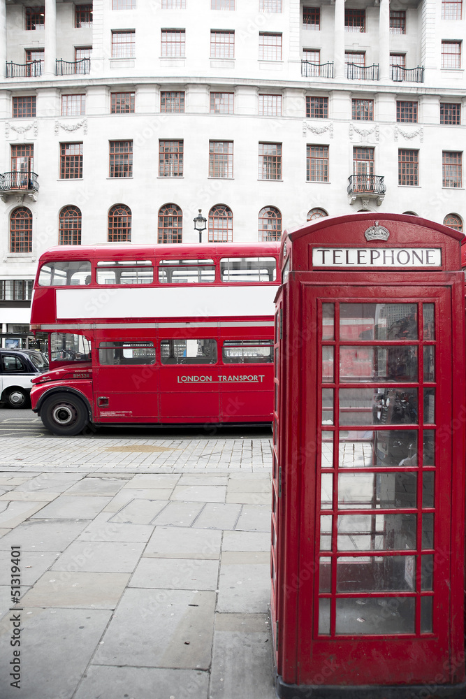Fotobehang met London Red Telephone Booth and Red Bus #51319401
