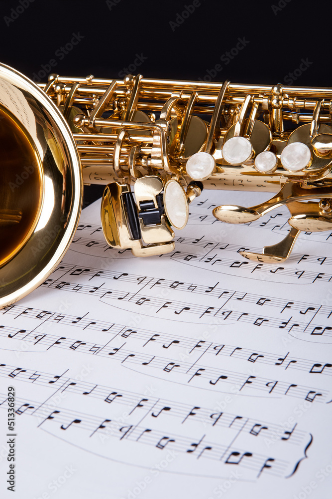 Fototapeta premium Trumpet And Musical Note