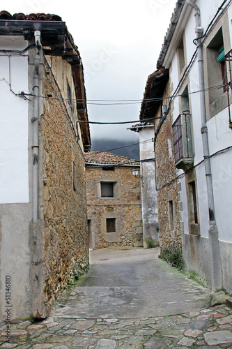 Calle de Guijo de Santa Bárbara, La Vera, Cáceres, España photo