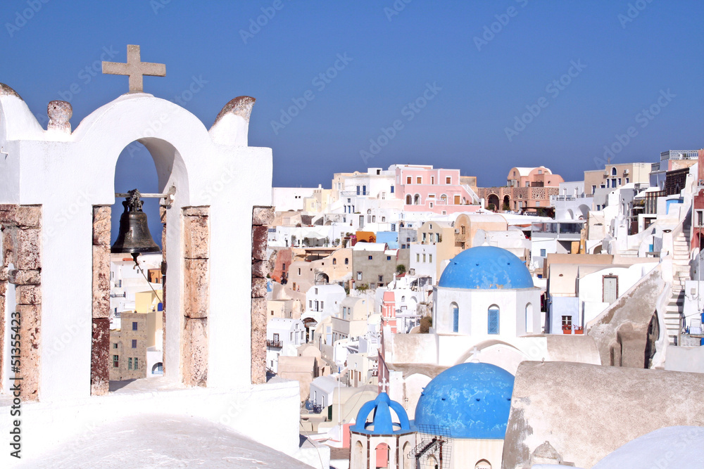 Oia auf Santorin, mit Kirchenglocke