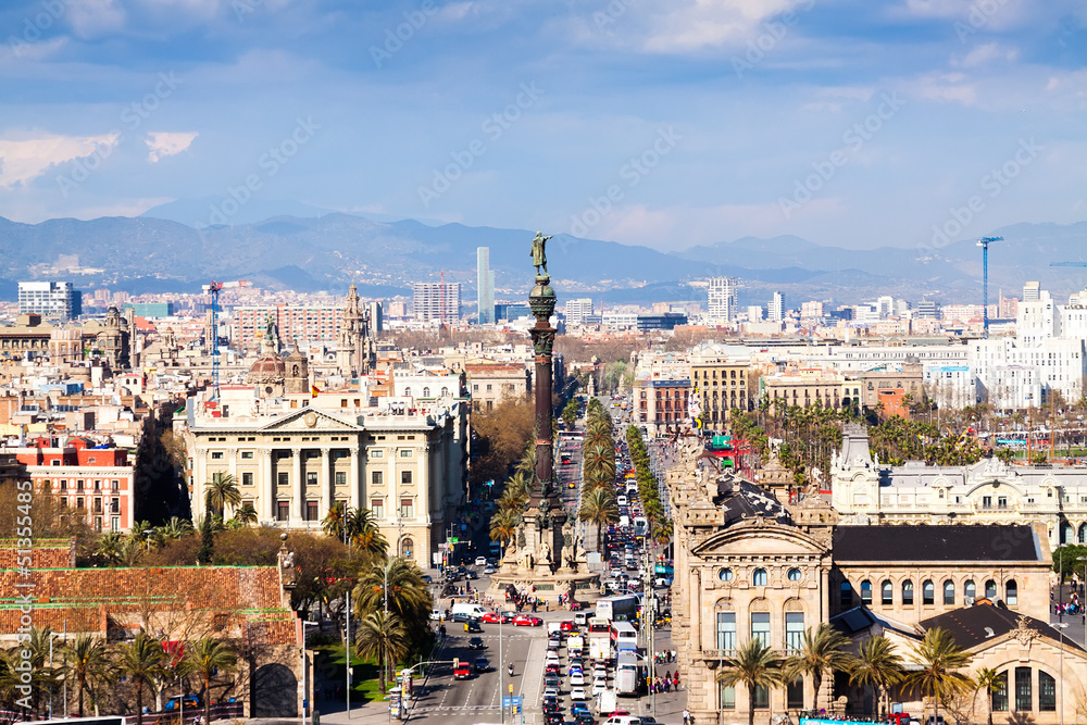Obraz premium widok na Barcelonę w pochmurny dzień