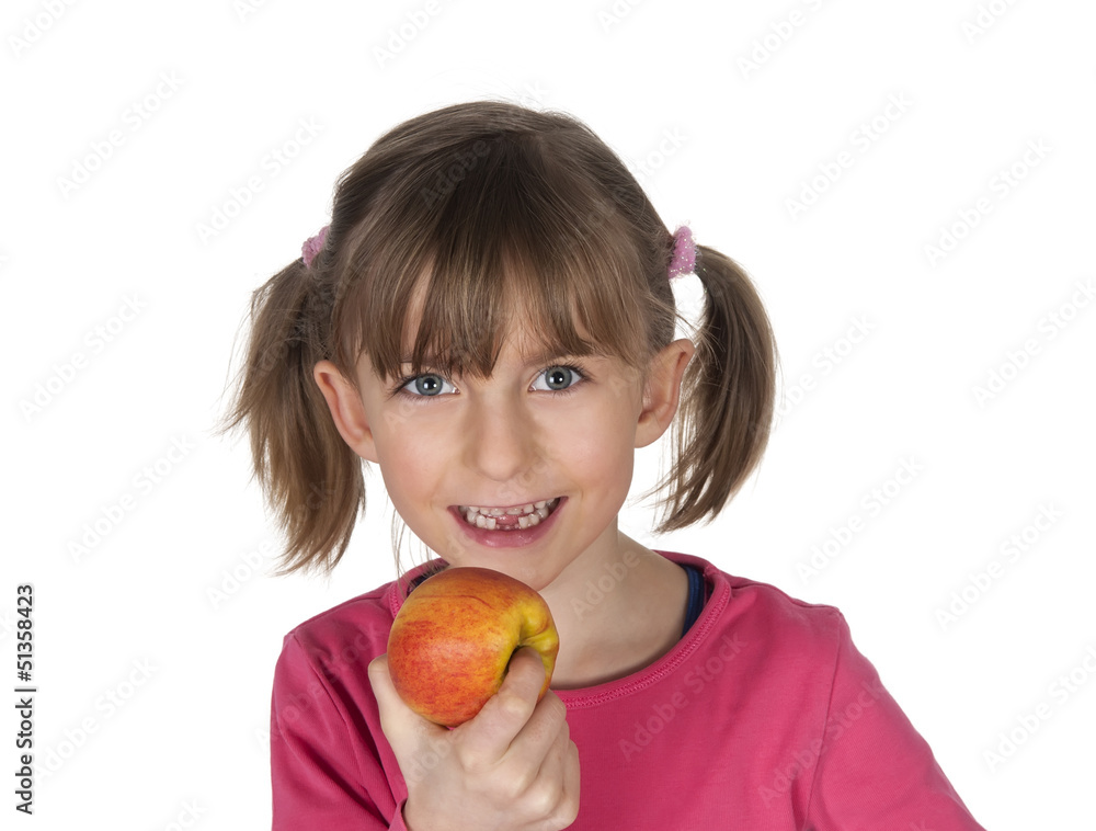 Mädchen ißt Apfel