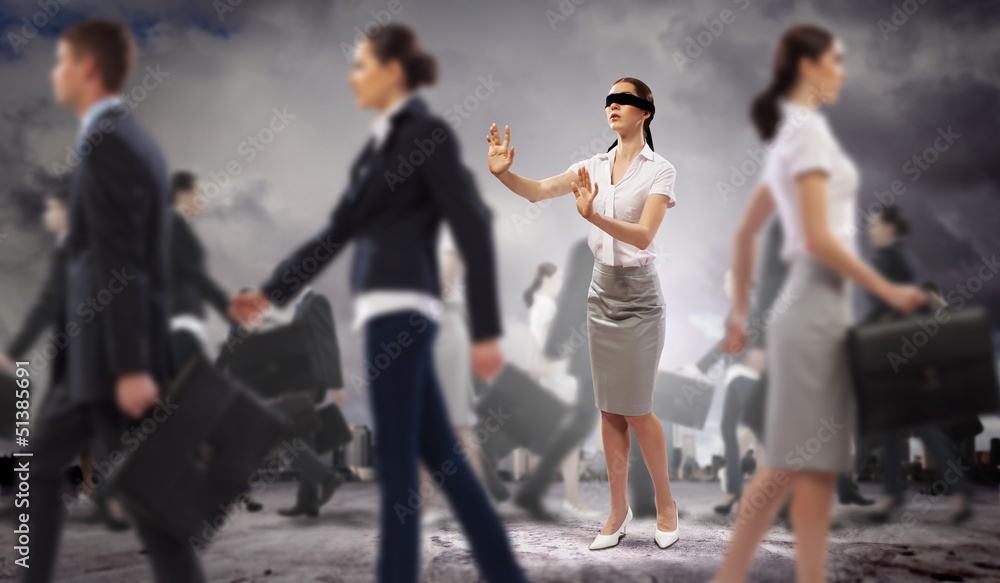 Obraz premium Businesswoman in blindfold among group of people