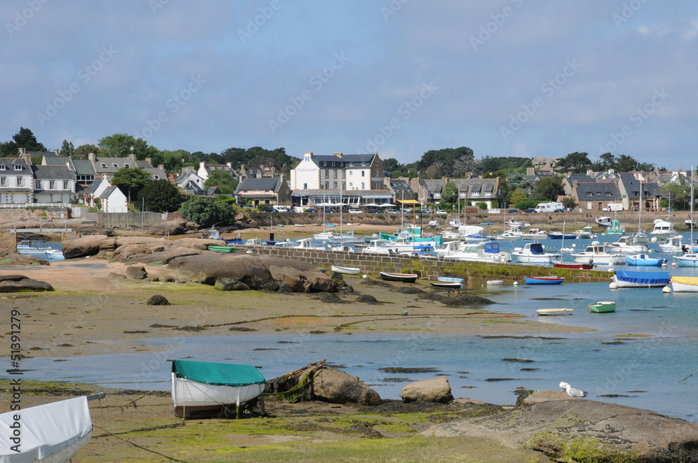 Bretagne, the picturesque port of Ploumanach