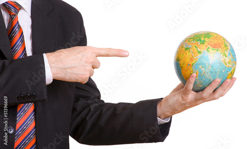 Hand zeigt auf Globus