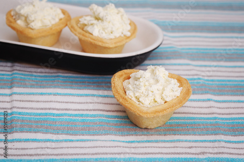 tartlets with cream cheese