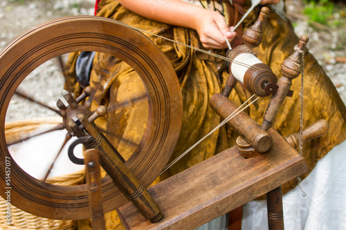 Spinning wool