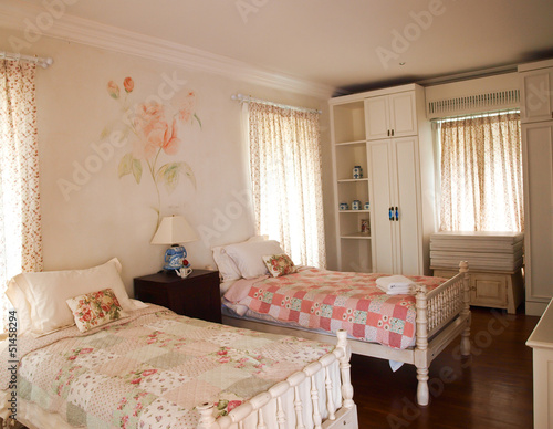 Twin bedroom with roses fresco decoration