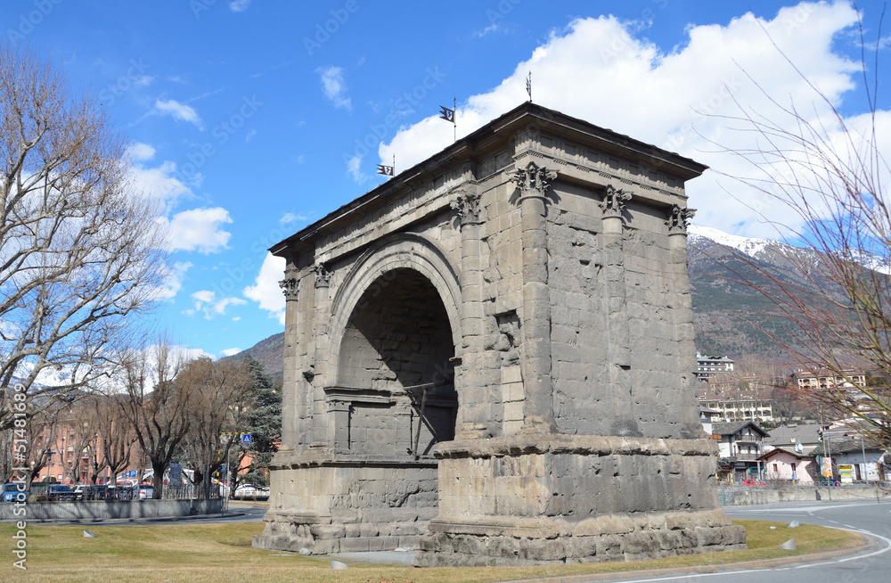 Италия, Аоста, арка Августа, построена в 25 году до нашей эры.