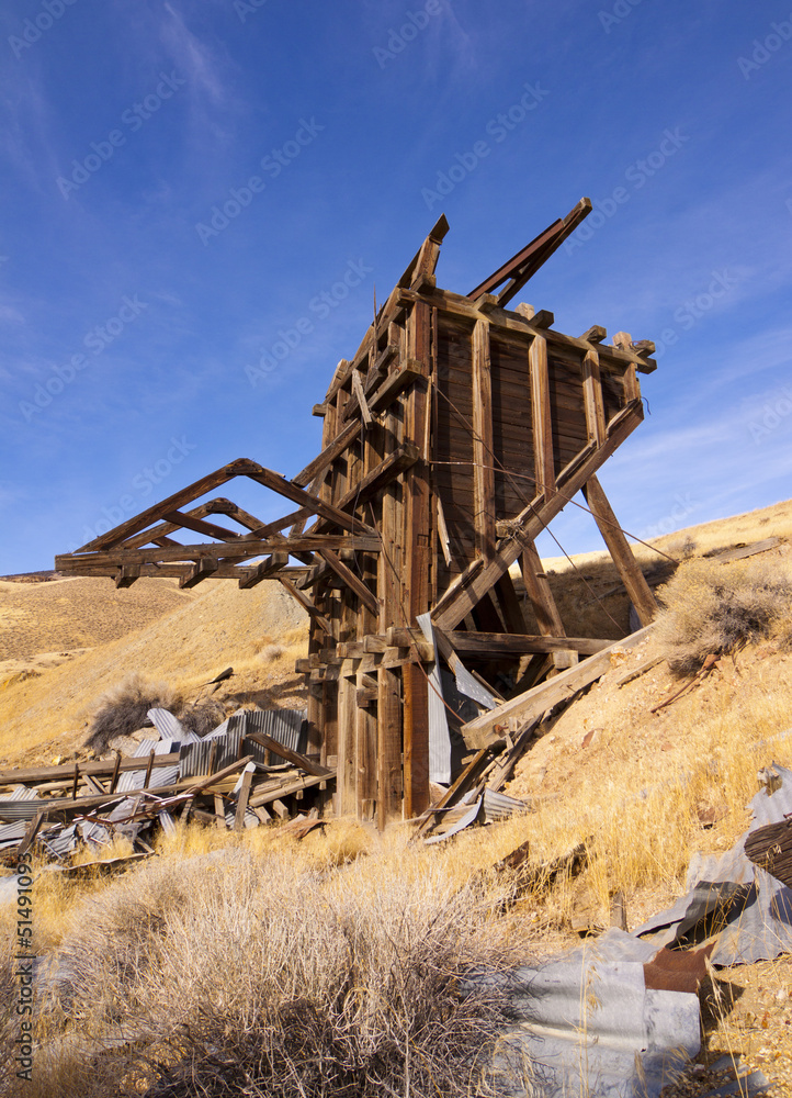 Fototapeta premium Abandoned Gold Mining Equipment in the Nevada Desert. Located next to a ghost town.