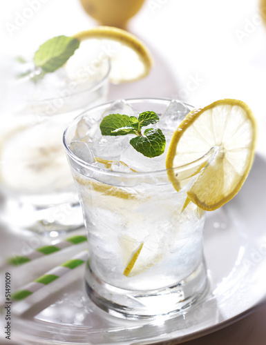 lemonade with ice and mint