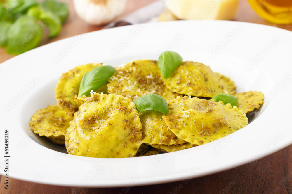 basil ravioli with pesto - Basilikum-Ravioli mit Pesto basil ravioli with pesto - Basilikum-Ravioli mit Pesto