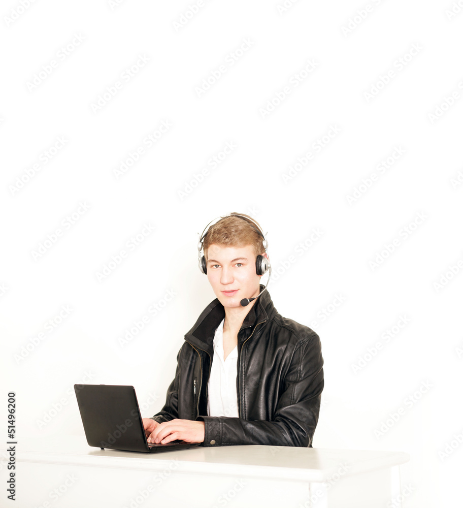 junger Mann bei der Arbeit