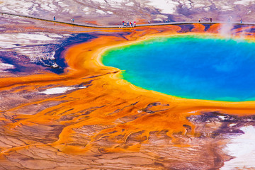 Fotobehang Natuurpark Grand Prismatic Spring kleurrijke bron  © lorcel