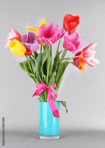 Fototapeta Naklejka Na Ścianę i Meble -  Beautiful tulips in bouquet on gray background