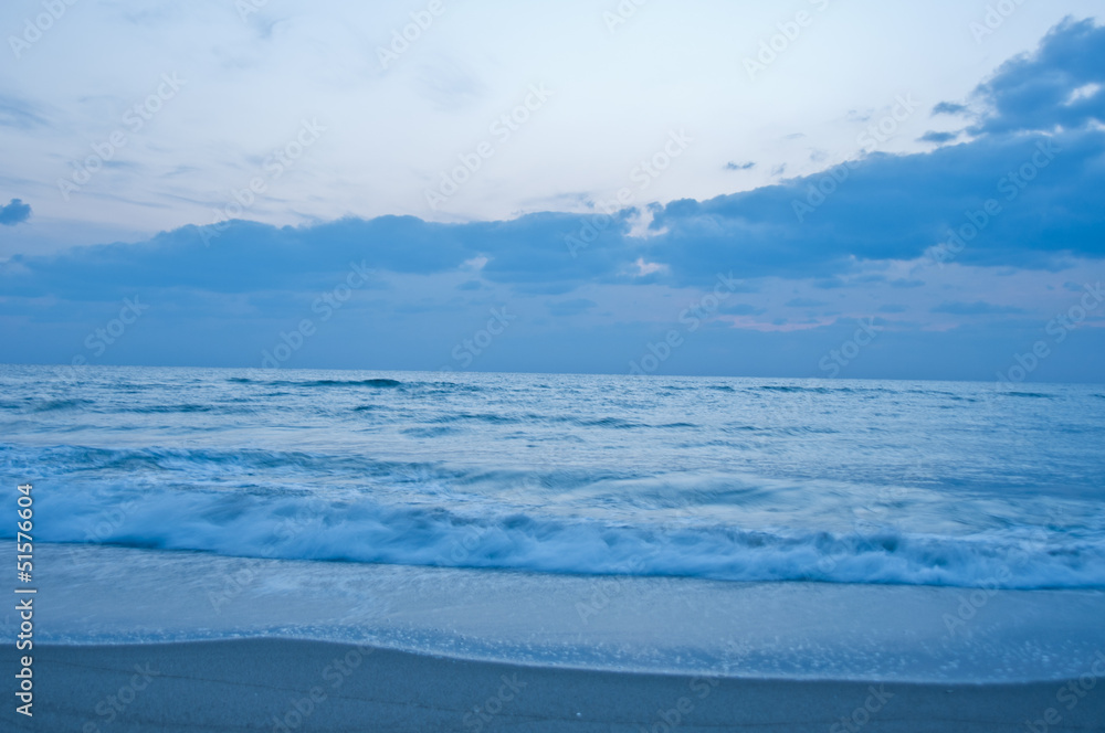 夕暮れの砂浜