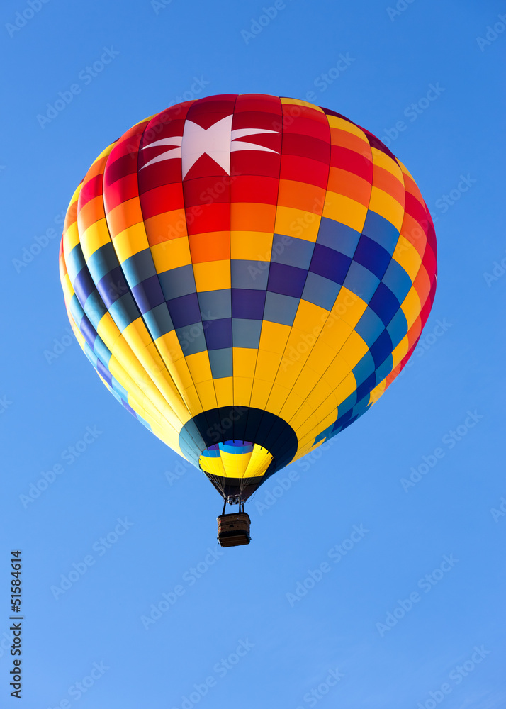 Fototapeta premium hot air balloon against blue sky