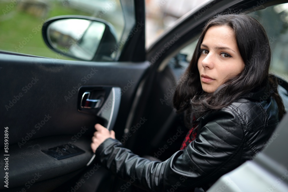 une belle fille conduisant voiture une belle fille conduisant voiture