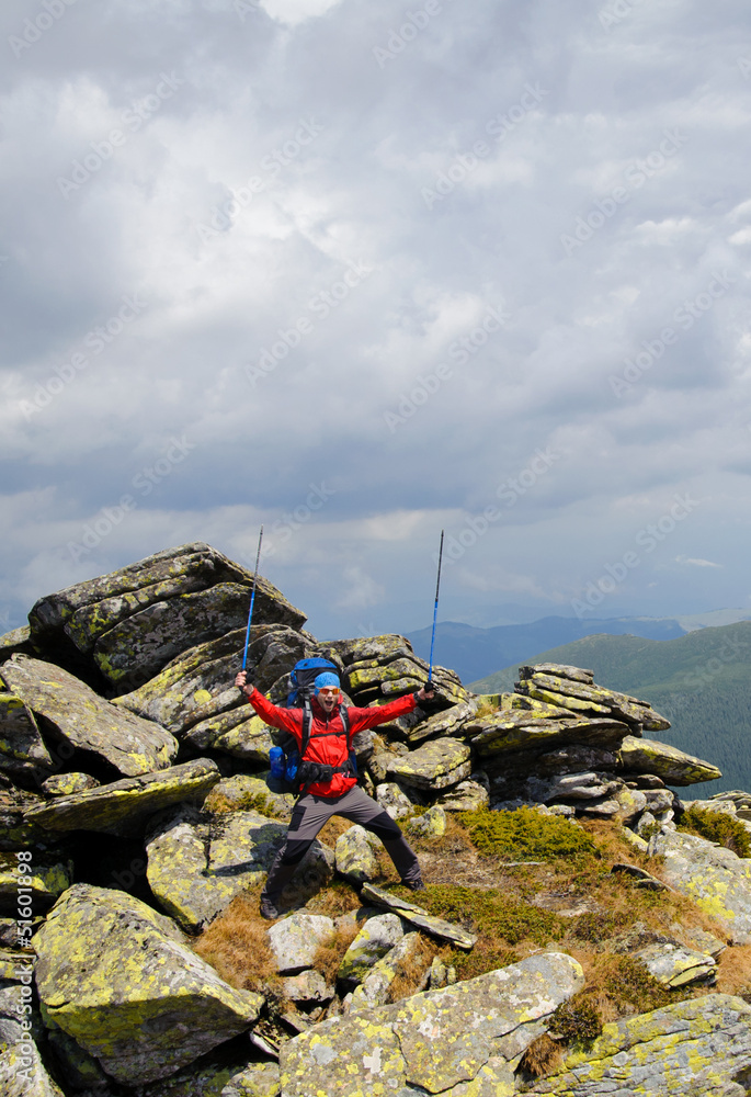 Obraz premium Happy hiker against stones.