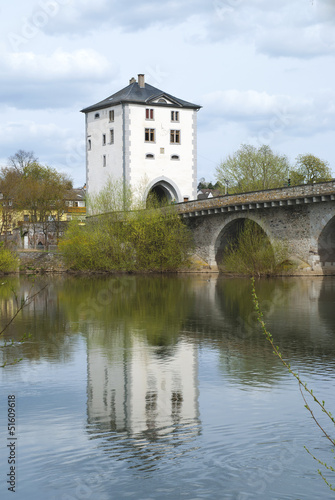 Torturm an der Alten Limburger Lahnbrücke im Frühjahr