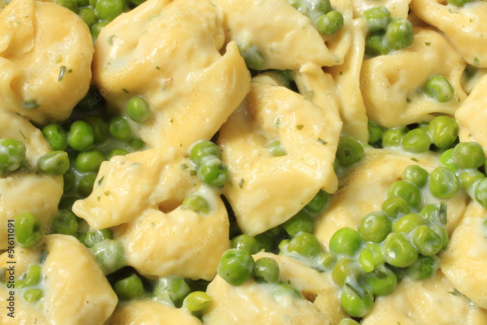 Tortellini mit Erbsen Tortellini mit Erbsen