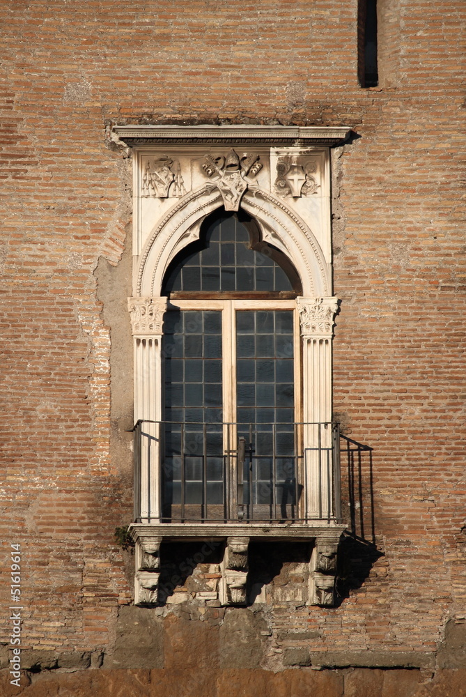 Obraz premium Typical renaissance window with balcony in Rome, Italy