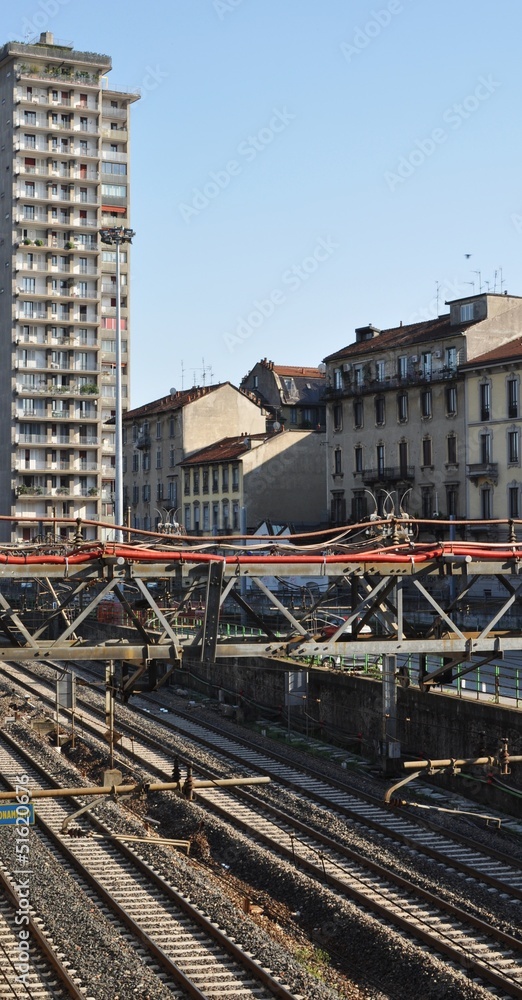 Fototapeta premium Treno e città