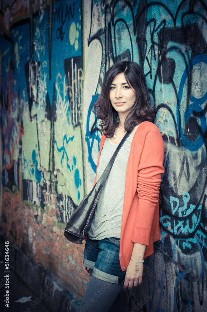 Naklejka premium Beautiful stylish woman listening to music