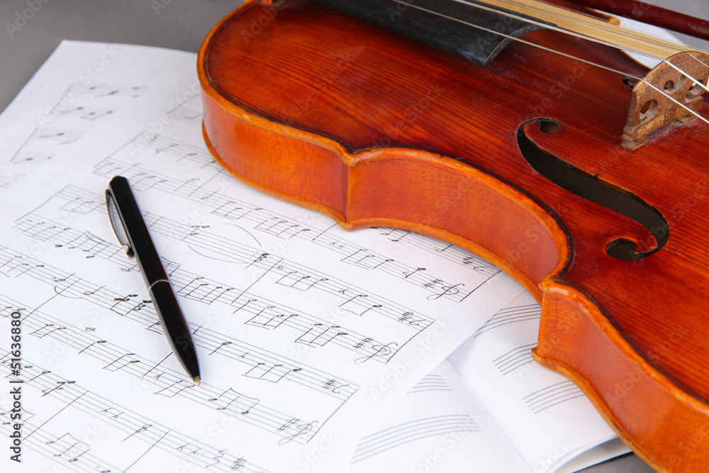Fototapeta premium Classical violin on notes
